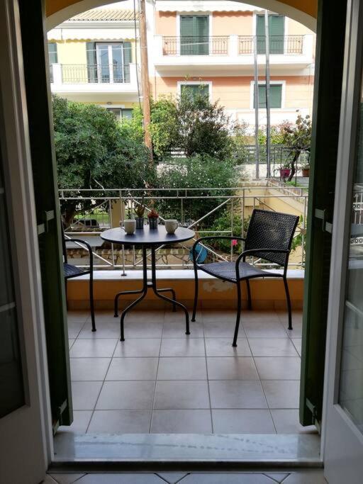 Sunny Stay Furnished Apartment In Kanoni Екстериор снимка